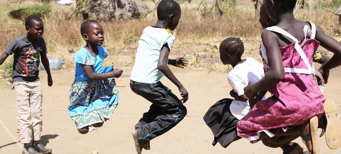 Huit milliards d’habitants sur Terre, un témoignage des percées scientifiques et des progrès en matière de santé, selon l’ONU